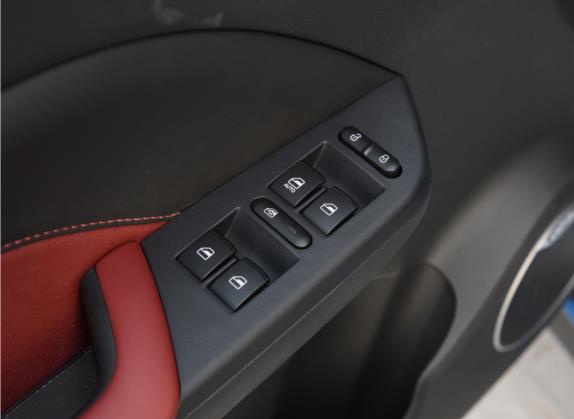 风光500 2021款 1.5L CVT优享型 车厢座椅   门窗控制
