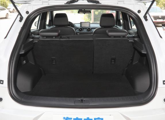 风光500 2022款 1.5L CVT尊享型 车厢座椅   后备厢