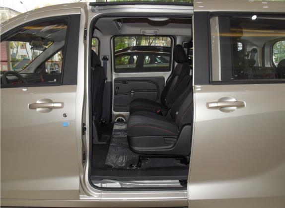 风光380 2022款 1.5L 舒适型客车(钢板弹簧)7座 车厢座椅   后排空间