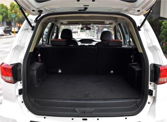 御风S16 2017款 1.9T 手动四驱豪华型 5座 车厢座椅   后备厢