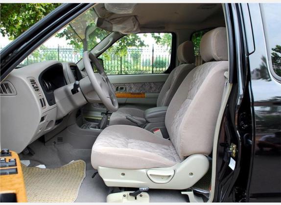 奥丁 2007款 3.2T 手动两驱豪华版 车厢座椅   前排空间