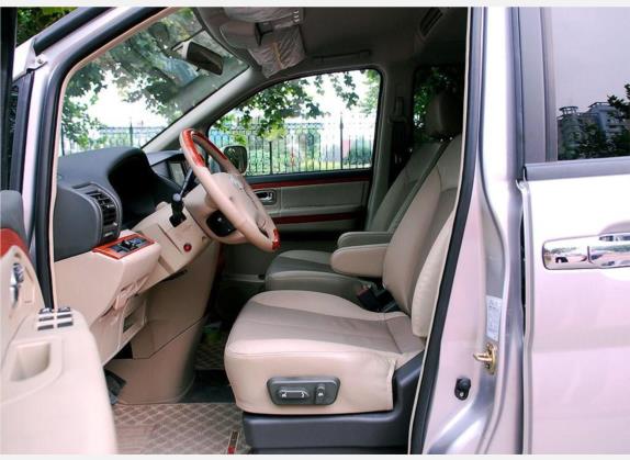 御轩 2007款 2.5L 自动旗舰版 车厢座椅   前排空间
