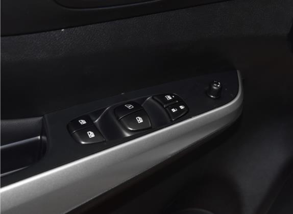 帕拉索 2021款 1.8T 手动两驱精英版 车厢座椅   门窗控制