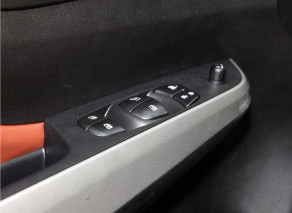 帕拉索 2021款 1.8T 手动两驱尊享版 车厢座椅   门窗控制