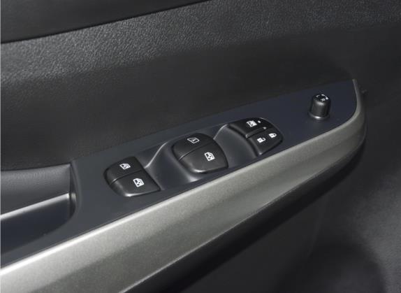 帕拉索 2021款 1.8T 手动四驱精英版 车厢座椅   门窗控制