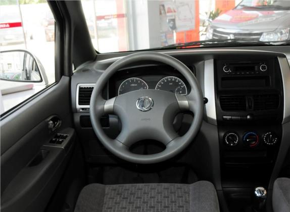 帅客 2011款 2.0L 手动舒适型7座 中控类   驾驶位