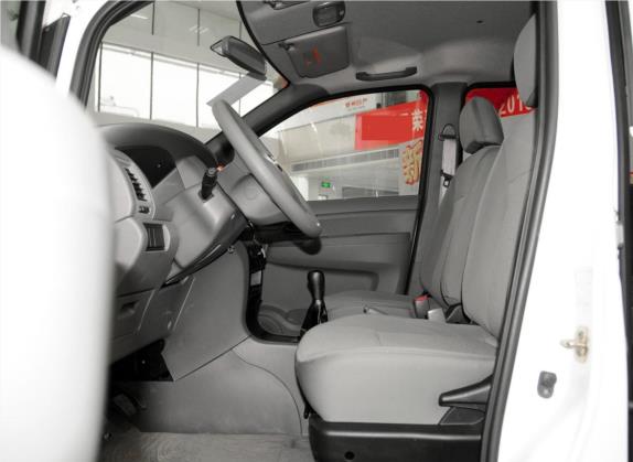 帅客 2011款 1.5L 手动舒适型7座 国IV 车厢座椅   前排空间