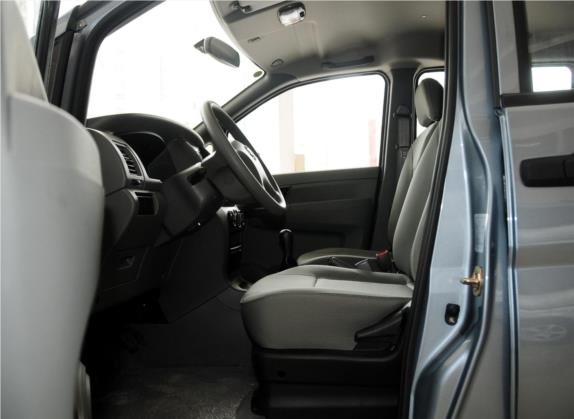帅客 2013款 1.5L 手动标准型7座 国V 车厢座椅   前排空间