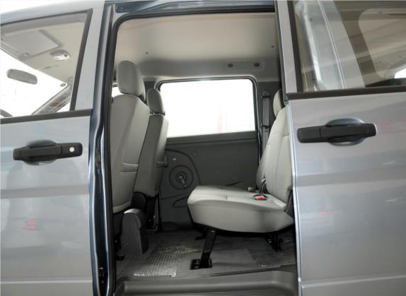 帅客 2013款 1.5L 手动标准型7座 国V 车厢座椅   后排空间