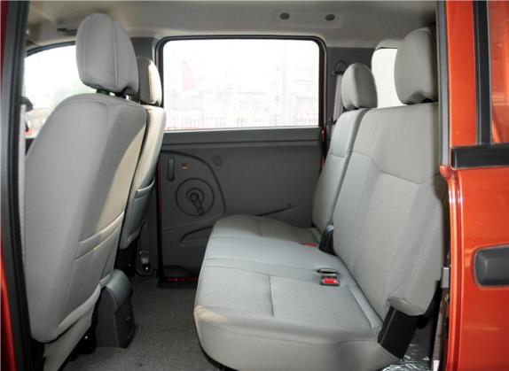 帅客 2013款 改款 1.5L 手动标准型7座 国IV 车厢座椅   后排空间