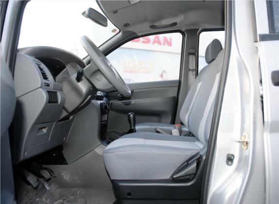 帅客 2013款 改款 1.5L 手动标准型5座 国V 车厢座椅   前排空间