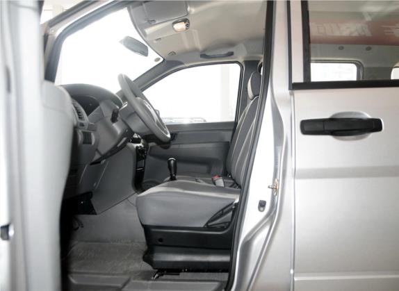 帅客 2014款 1.5L 手动标准型7座 国V 车厢座椅   前排空间
