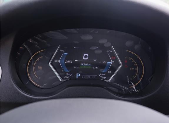 e爱丽舍 2021款 三元锂 自动挡 300km 中控类   仪表盘