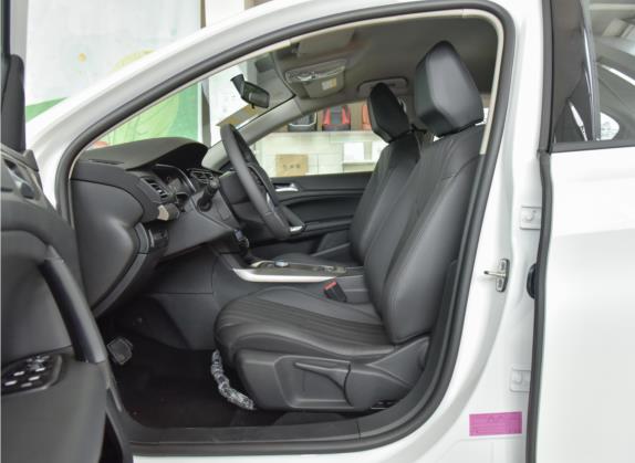 富康ES600 2022款 畅行版 车厢座椅   前排空间