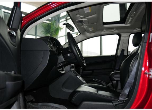 酷搏 2010款 2.0 SXT 车厢座椅   前排空间