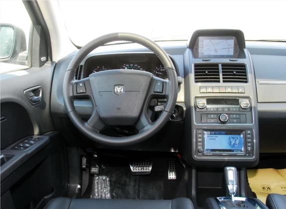 酷威 2011款 2.7 豪华导航版 中控类   驾驶位