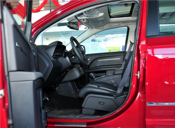 酷威 2011款 2.7 豪华导航版 车厢座椅   前排空间