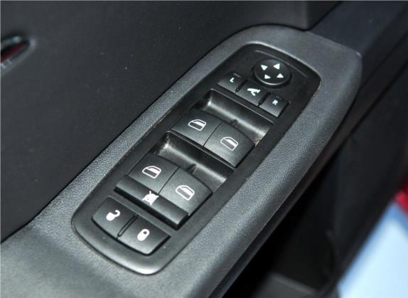 酷威 2011款 2.7 豪华导航版 车厢座椅   门窗控制