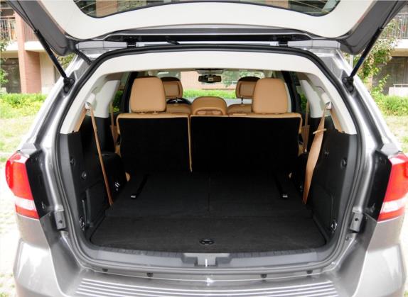 酷威 2013款 3.6L 四驱旗舰版 车厢座椅   后备厢
