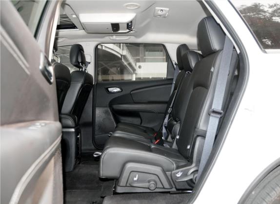 酷威 2014款 2.4L 两驱旅行版 车厢座椅   后排空间