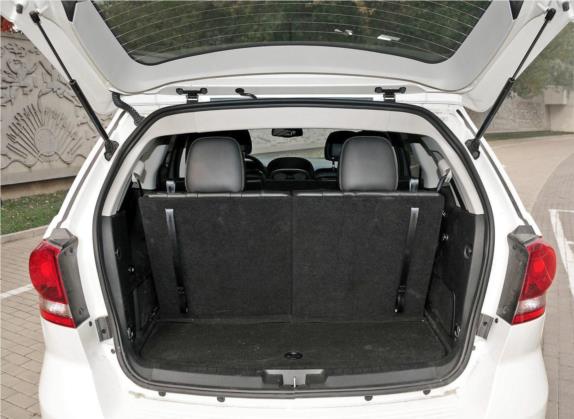 酷威 2014款 2.4L 两驱旅行版 车厢座椅   后备厢