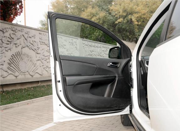 酷威 2014款 2.4L 两驱旅行版 车厢座椅   前门板