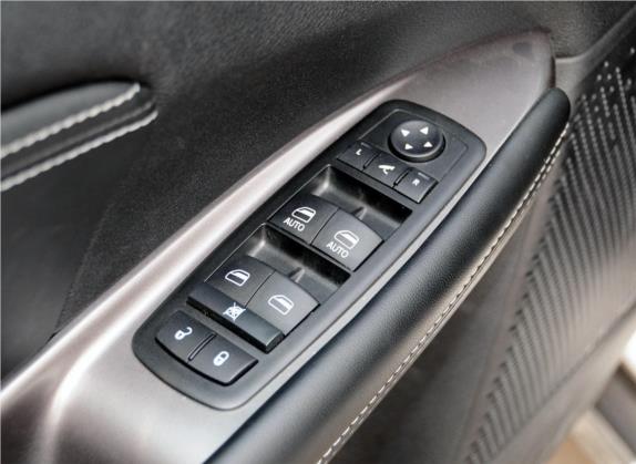 酷威 2014款 2.4L 两驱旅行版 车厢座椅   门窗控制