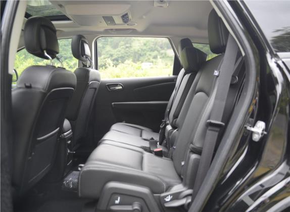 酷威 2015款 2.0TD 四驱尊尚版 车厢座椅   后排空间