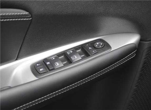 酷威 2015款 2.0TD 四驱尊尚版 车厢座椅   门窗控制
