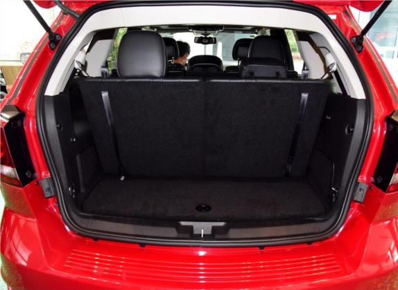 酷威 2016款 2.0TD 四驱旅行版 车厢座椅   后备厢