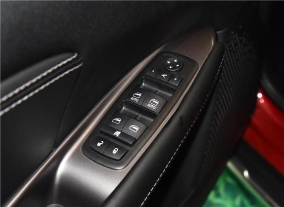 酷威 2016款 2.0TD 四驱旅行版 车厢座椅   门窗控制
