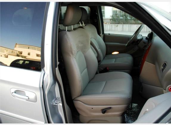 凯领 2007款 3.0L 至尊版 车厢座椅   前排空间
