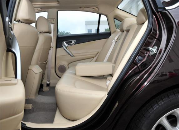 V5菱致 2012款 1.5L CVT旗舰型 车厢座椅   后排空间
