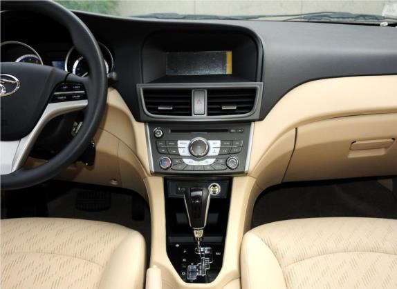 V5菱致 2012款 1.5L CVT舒适型 中控类   中控台