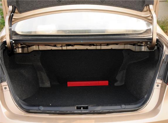 V5菱致 2012款 1.5L CVT舒适型 车厢座椅   后备厢
