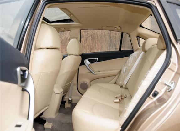 V5菱致 2012款 1.5L 手动豪华型 车厢座椅   后排空间