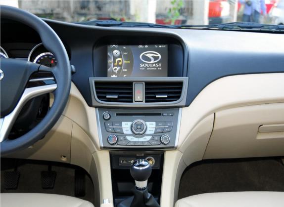 V5菱致 2012款 1.5L 手动旗舰型 中控类   中控台