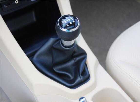 V5菱致 2012款 1.5L 手动旗舰型 中控类   挡把