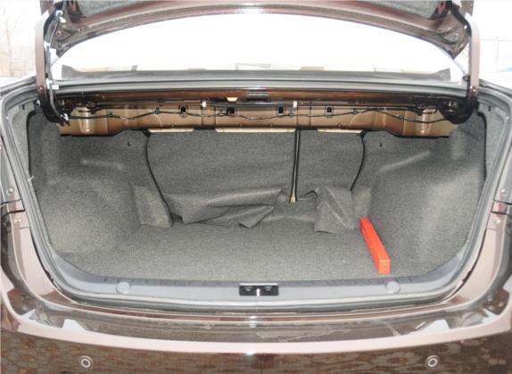 V5菱致 2014款 1.5L 手动舒适型 车厢座椅   后备厢