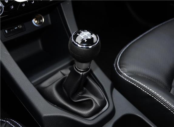 V5菱致 2014款 1.5L 手动豪华型 中控类   挡把