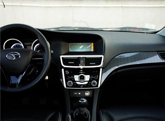 V5菱致 2014款 1.5T 手动锐控型 中控类   中控台
