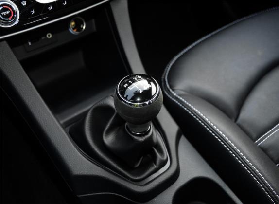 V5菱致 2014款 1.5T 手动锐控型 中控类   挡把