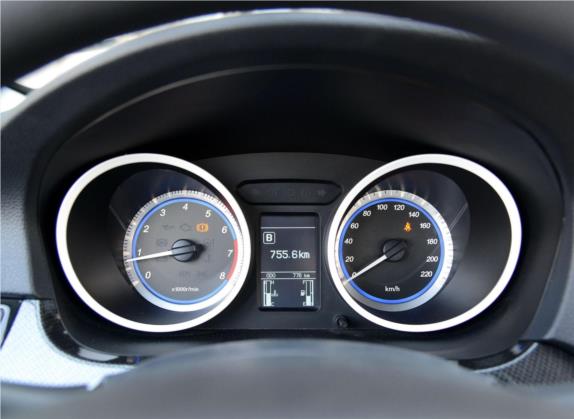 V5菱致 2014款 1.5T 手动智控型 中控类   仪表盘