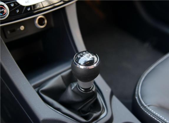 V5菱致 2014款 1.5T 手动智控型 中控类   挡把