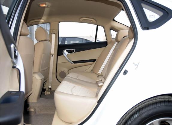 V5菱致 2014款 1.5L 手动标准型 车厢座椅   后排空间