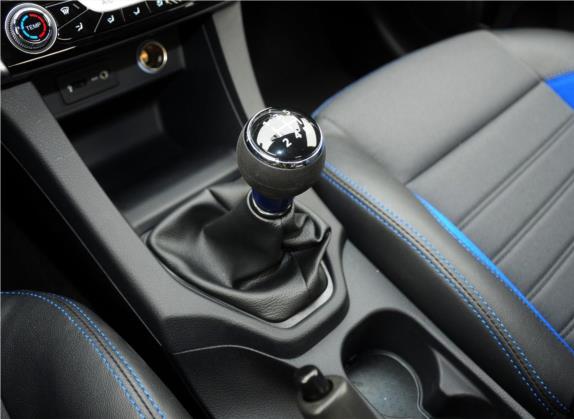 V5菱致 2015款 1.5L 手动爵士版 中控类   挡把