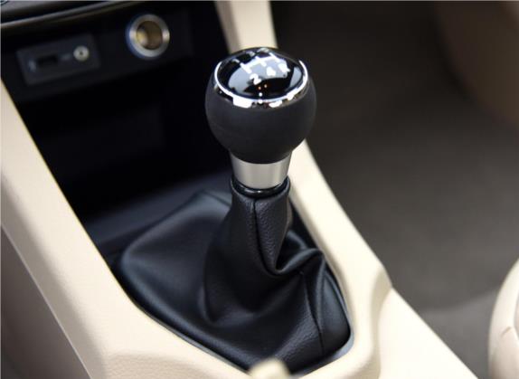 V5菱致 2015款 1.5L 手动经典版 中控类   挡把