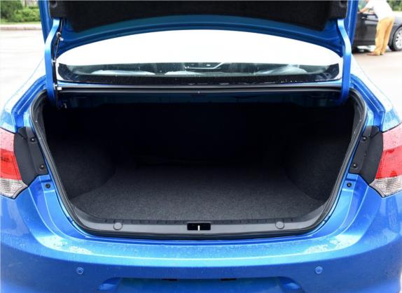 V5菱致 2015款 plus 1.5L CVT智尊型 车厢座椅   后备厢