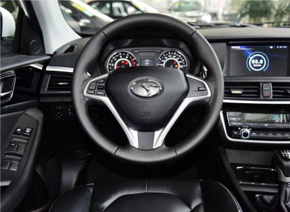 V5菱致 2015款 plus 1.5L 手动护航型 中控类   驾驶位