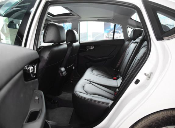 V5菱致 2015款 plus 1.5L 手动护航型 车厢座椅   后排空间